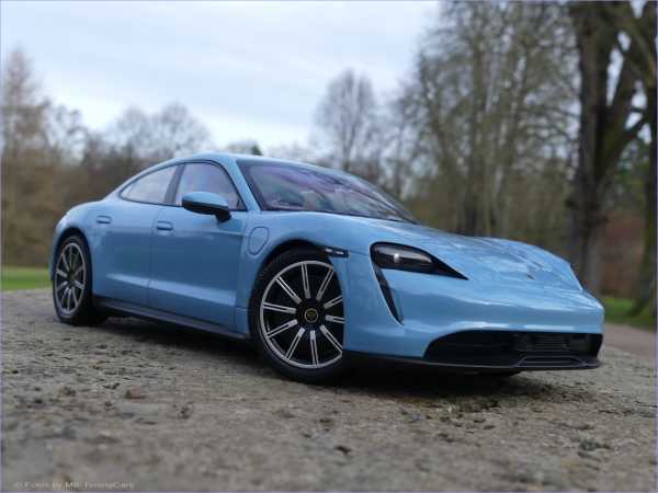 1:18 Porsche Taycan 4S Frozenbluemetallic inkl. OVP